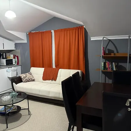 アパート Spacious&scenic Attic In Center フェティエ