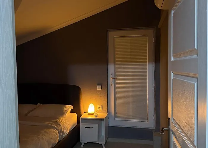 Spacious&scenic Attic In Center Фетхие