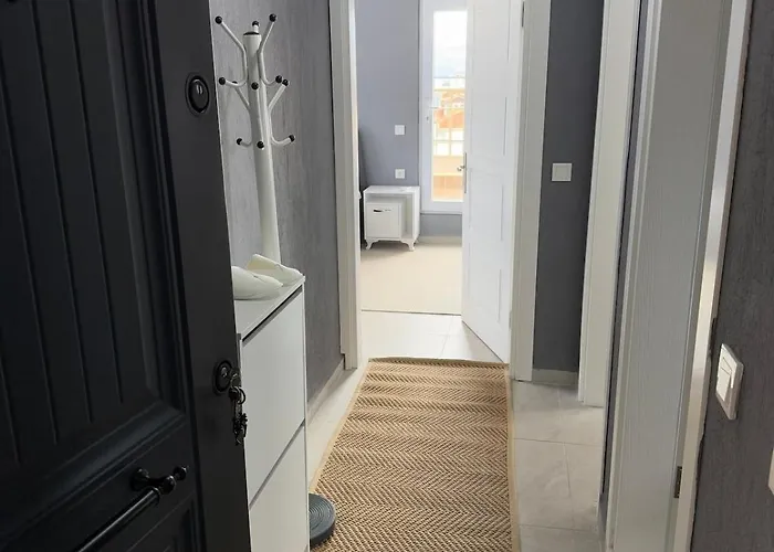 Апартаменты Spacious&scenic Attic In Center